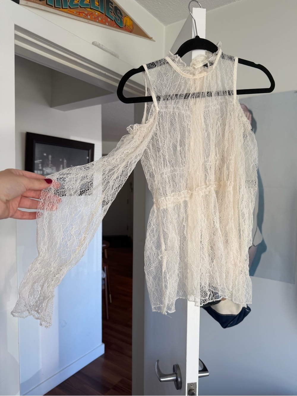 Topshop Sheer Lace Mock-Neck Sleeveless Blouse in Cream NEVER WORN